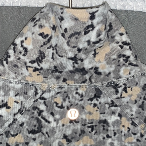 Lululemon Snow Leopard Asana/In Style Jacket 6 - Picture 4 of 7